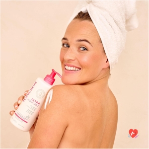 Topicrem - Ultra Moisturizing Body Lotion - Moisturizes 48 hours, Relipid, Protects the Skin - Smooth Texture, Delicate Odour - Moisturizing Cream for Sensitive Skin - Made in France - 500 ml